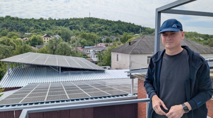 Victor Nistorica, CEO of Brutăria Bardar, with his company’s solar panels. Investing in rooftop solar has helped drive down electricity costs for the bakery and support expansion and export.
