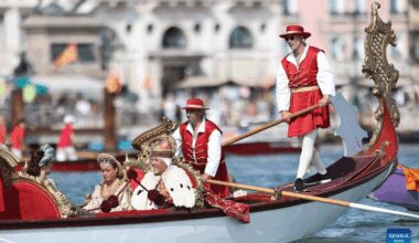 Historical parade of Regata Storica boat race staged in Venice, Italy-Xinhua