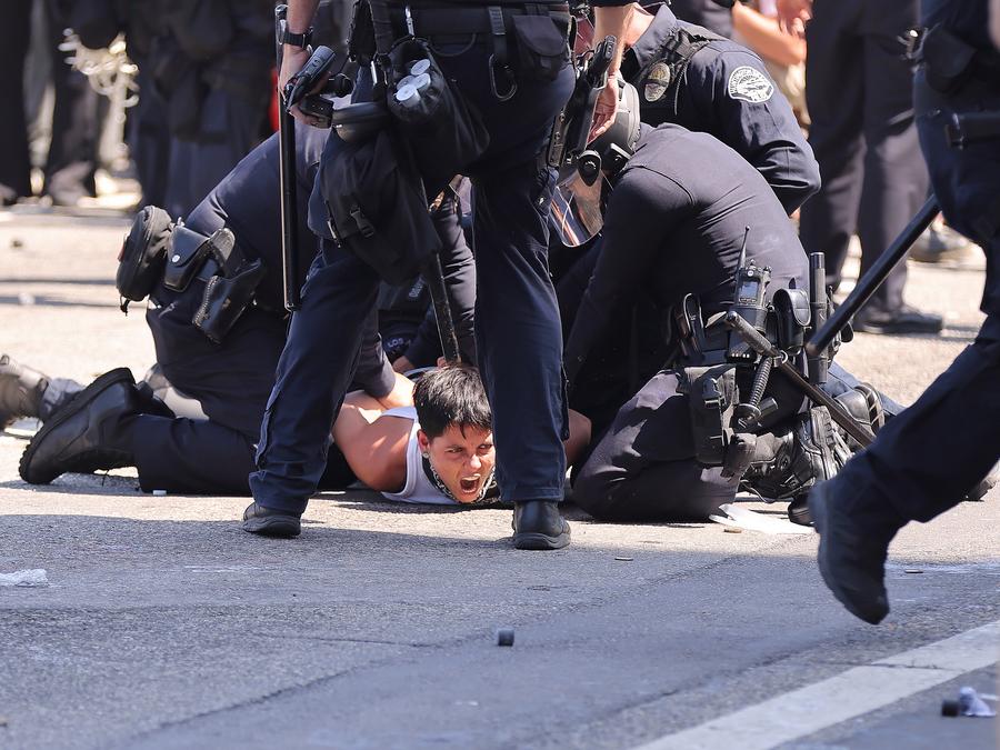 U.S. California bans masks for immigration agents during operations-Xinhua