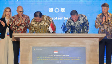 Coordinating Economy Minister Airlangga Hartarto and European Commissioner for Trade and Economic Security Maros Sefcovic sign documents on the conclusion of the Indonesia-European Union Comprehensive Economic Partnership Agreement (IEU-CEPA) on Sept. 23 in Nusa Dua, Bali.