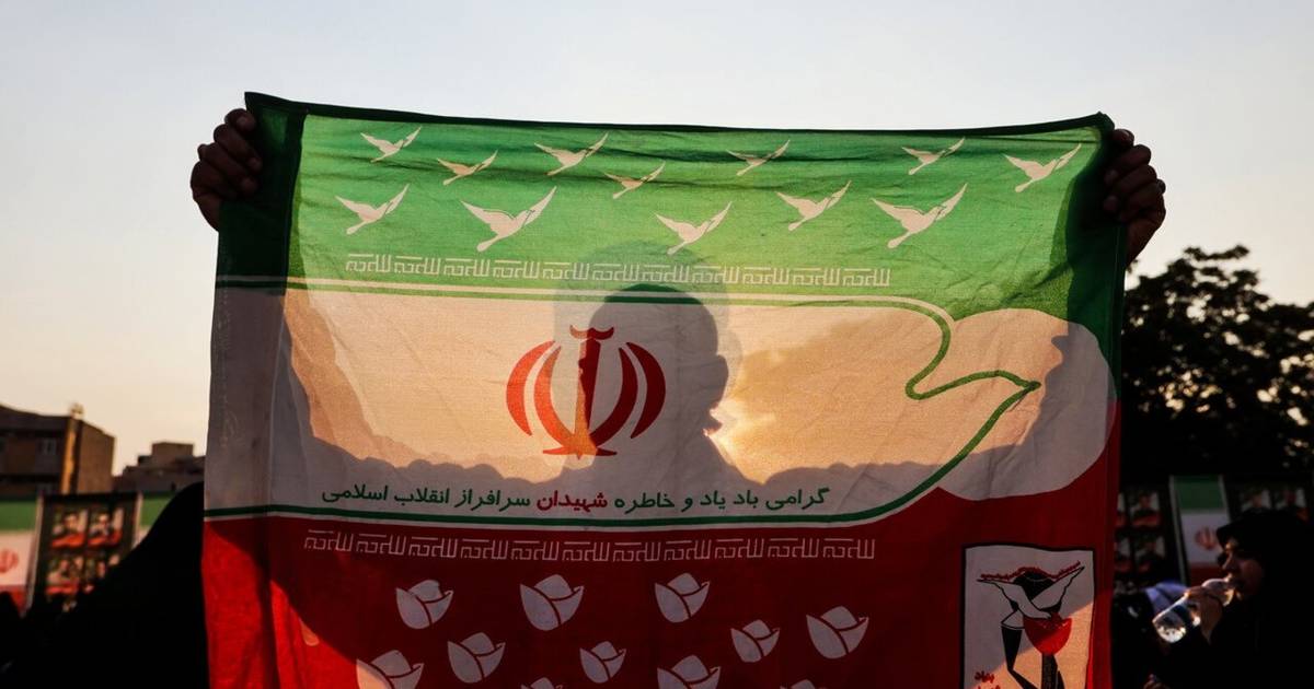 Mixed signals on new nuclear talks suggest rifts in Tehran