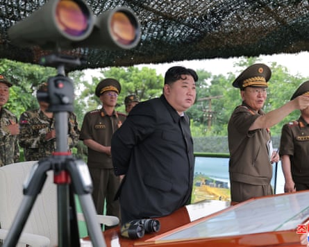 Kim Jong-un with some North Korean military officers