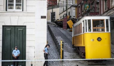 Portugal holds day of mourning after 17 die in streetcar crash