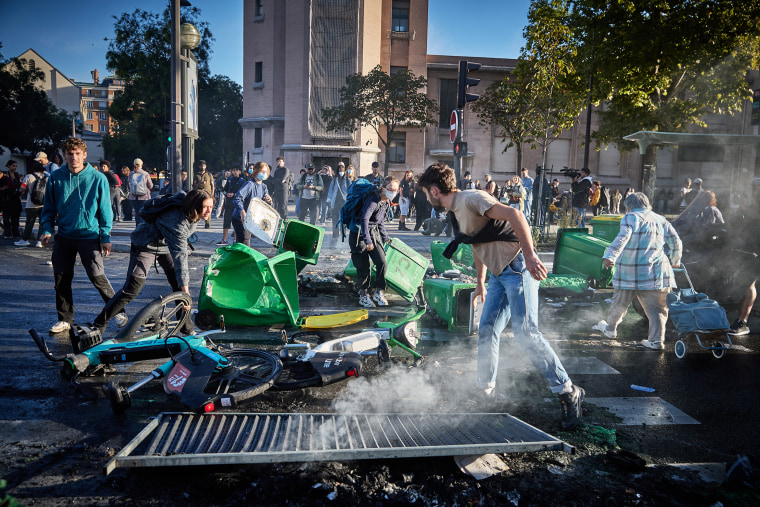 French Protest Groups Stage 'Block Everything' General Strike