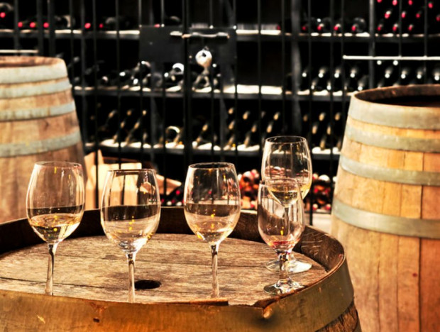 България с амбиции за туристическа дестинация за винен туризъм, споменават и Пловдив