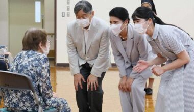 Japan's Emperor, Family Visit Nursing Home for Hibakusha