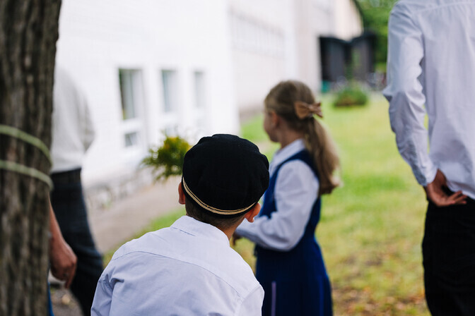 Tallinnas on 130 haridustöötajat puudu, Narvas kardetakse pedagoogide lahkumist | Eesti