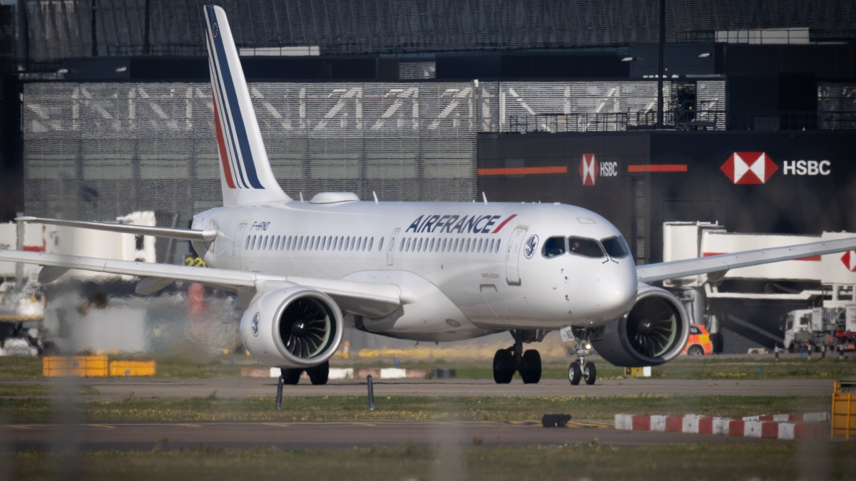Migrant deportations fail for second day over legal challenges