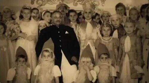 Maharaja Digvijaysinh of Nawanagar celebrating Christmas with rescued polish children. c.1943