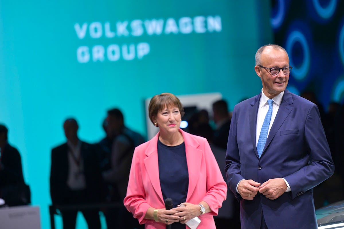 Friedrich Merz (CDU) und VDA-Präsidentin Hildegard Müller wünschen sich eine wettbewerbsfähigere Autoindustrie.