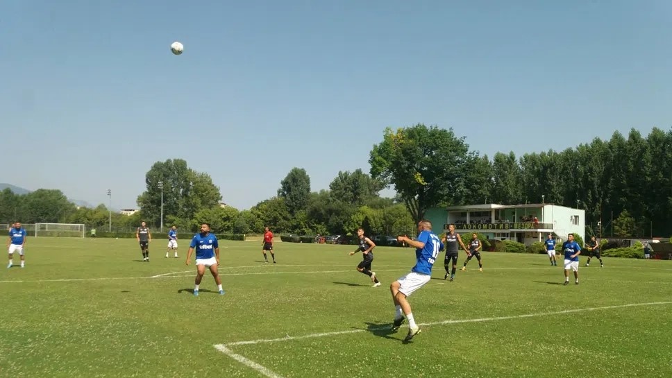 Септември (Гложене) отстрани с дузпи Локомотив (Мездра) за купата на България : Konkurent.bg