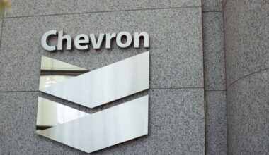 Exclusive-Chevron exports of Venezuelan oil halved under new US authorization, sources say