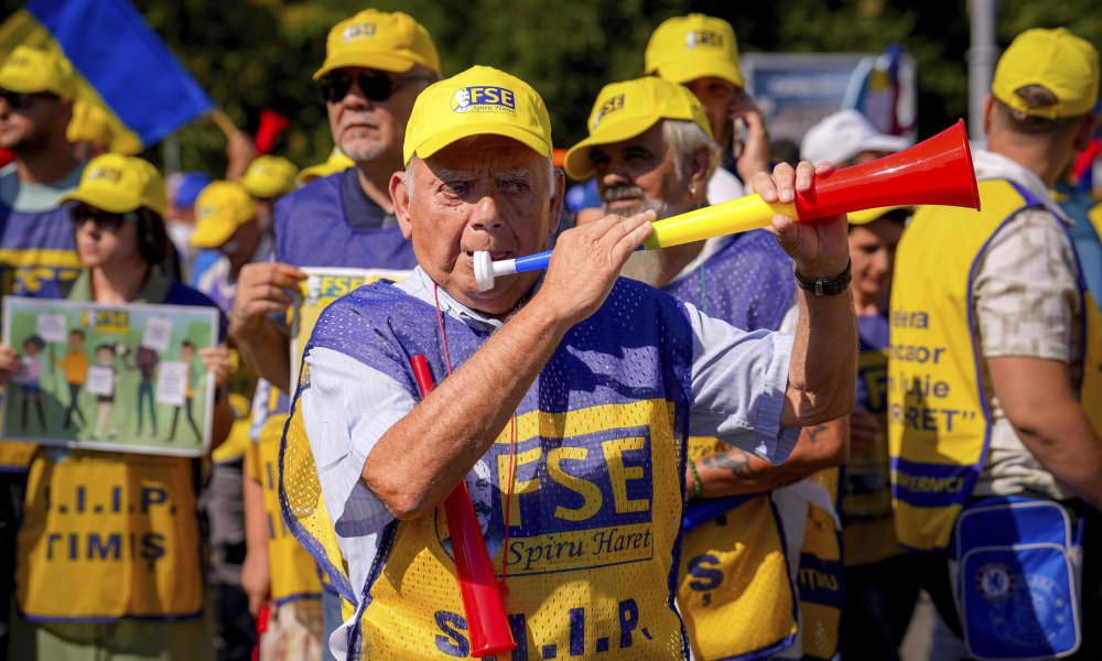 Romania: teachers protest against cutbacks