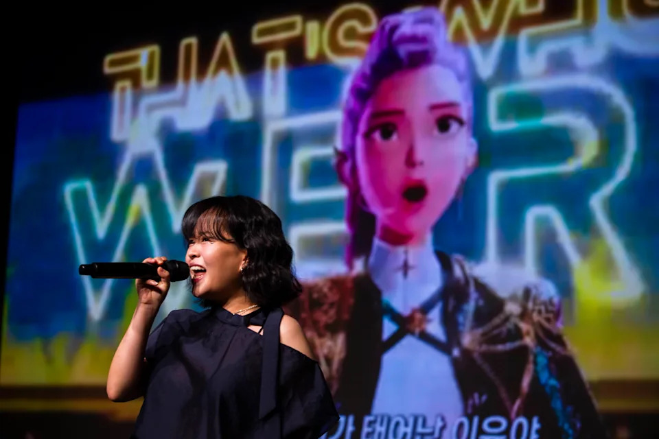 Vocal instructor Kyeong Sangeun sings “Golden” at the sing-along event on Thursday. - (Jintak Han/The Washington Post)