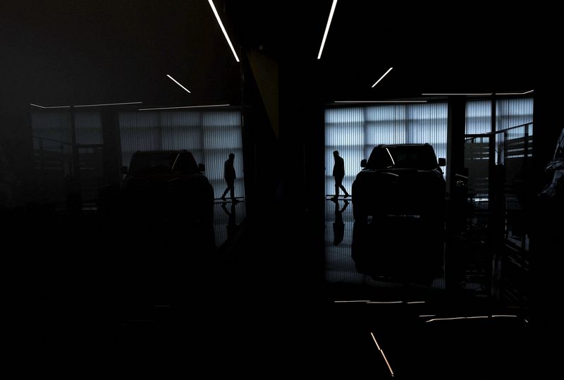 Russia expects vehicle scrappage fee revenues to rise despite drop in sales