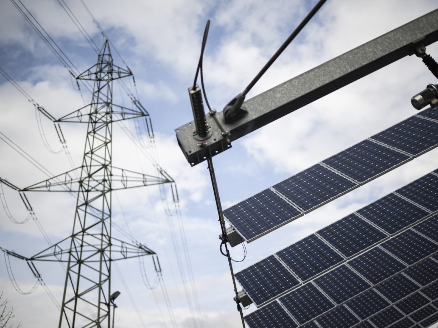 Around 6 per cent of the surface area in Switzerland can be used for solar installations
