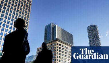 UK white-collar recruits expected in office more as hybrid working balance shifts | Job hunting