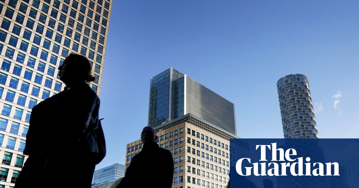 UK white-collar recruits expected in office more as hybrid working balance shifts | Job hunting