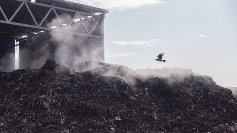 Biojätteen keräyspaikka Ämmässuon jätteenkäsittelylaaitoksella Espoossa