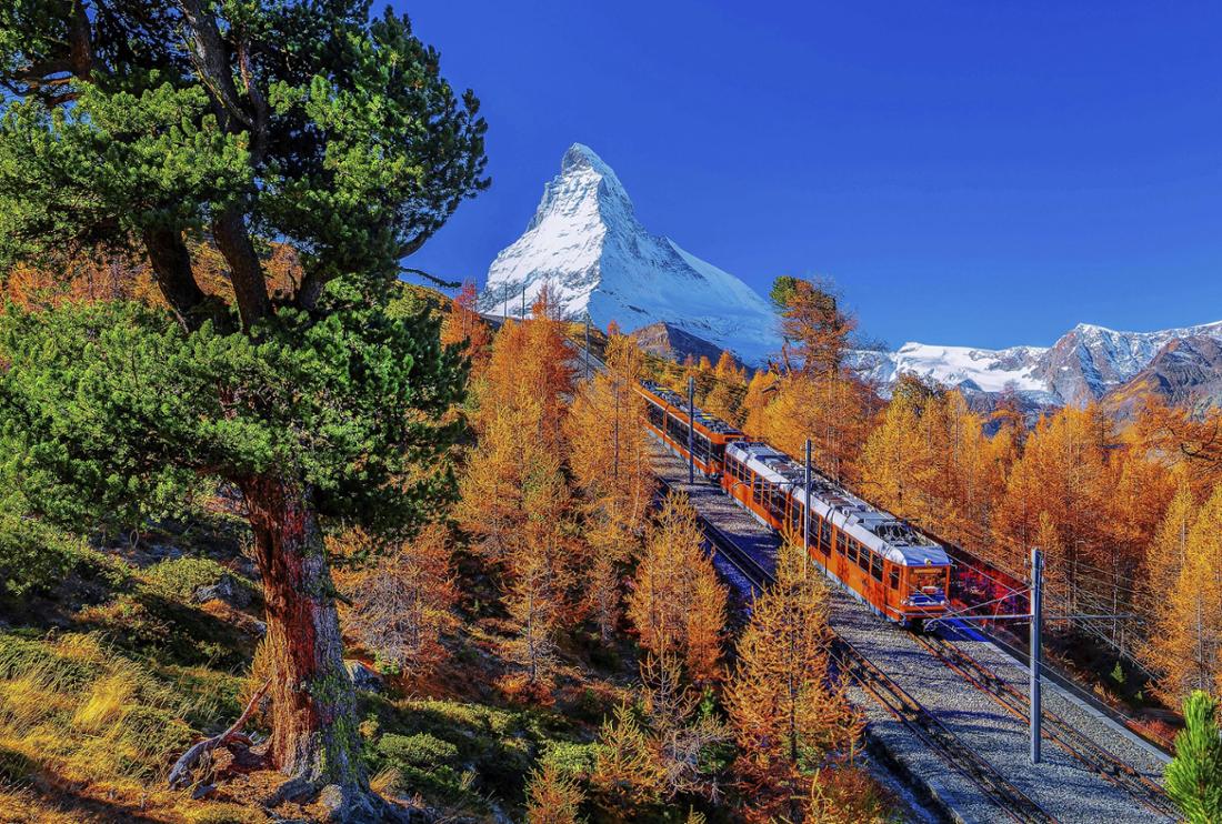 Gornergratbahn am Riffelberg mit Matterhorn 4478m im Herbst, Zermatt, Mattertal, Wallis, Schweiz, Europa Gornergratbahn