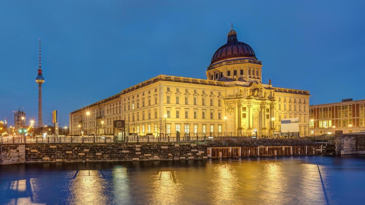 Der Berliner Dom, der Fernsehturm und das wiederaufgebaute Stadtschloss