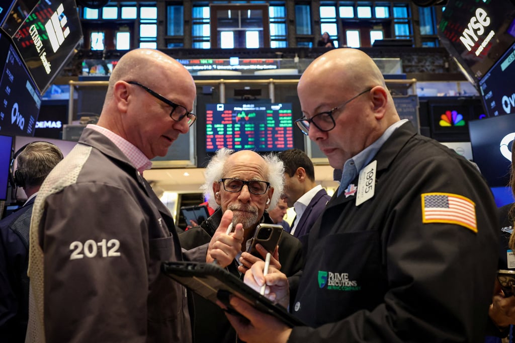 Floor traders at the New York Stock Exchange (NYSE) on September 12, 2025. Photo: Reuters
