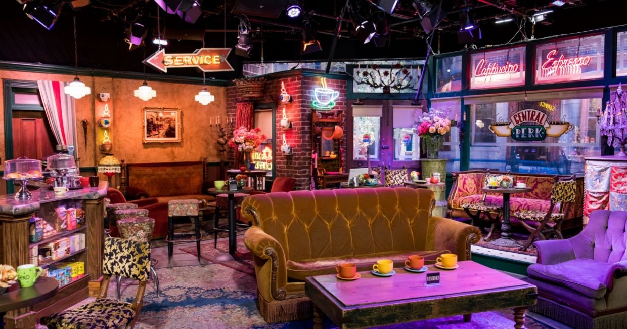 Tel Aviv Pop-Up Recreates Iconic Sitcom’s Set and Food