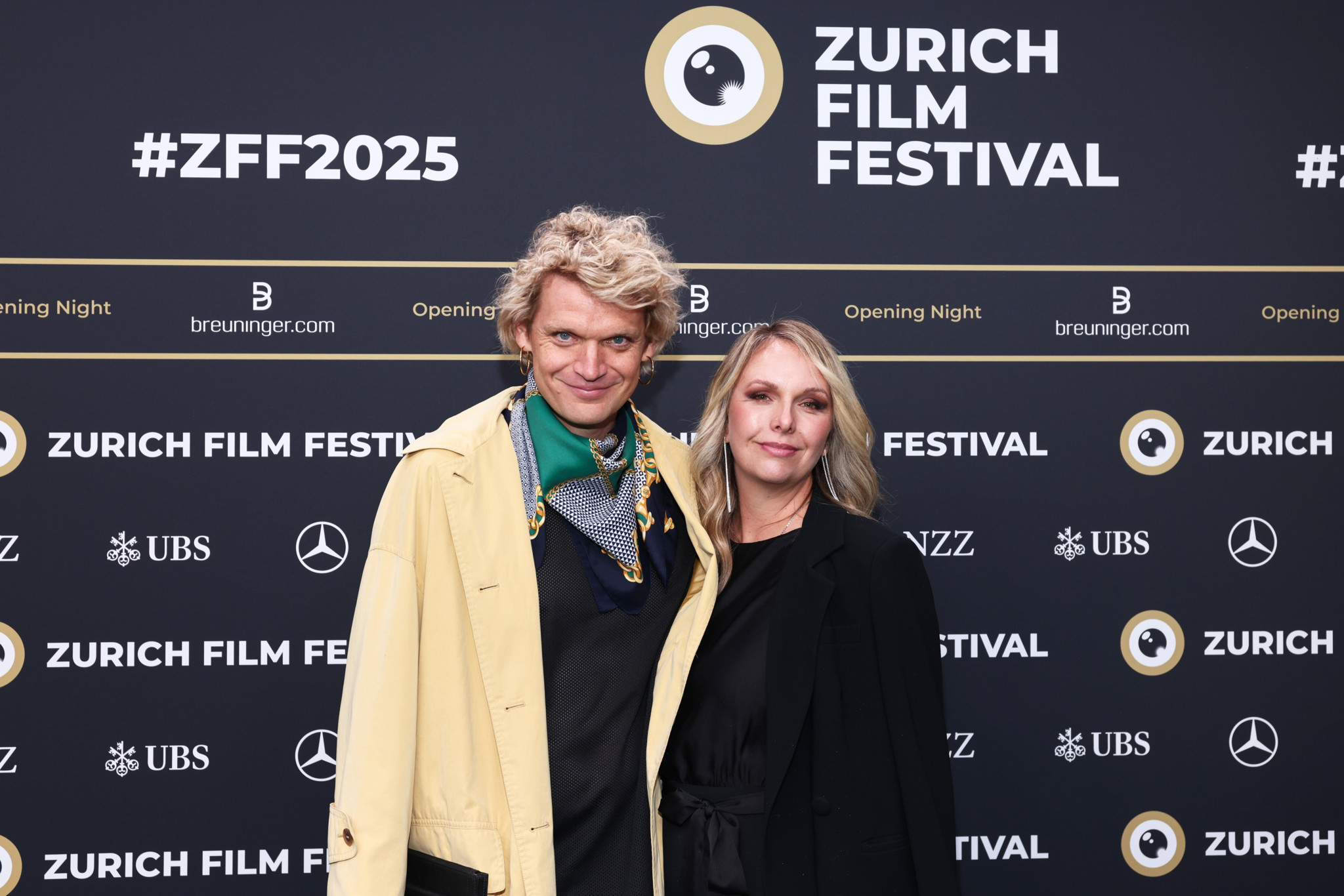 Dabu Bucher und Jenni Herren auf dem Green Carpet des 21. Zurich Film Festivals im Kongresshaus, Zürich.