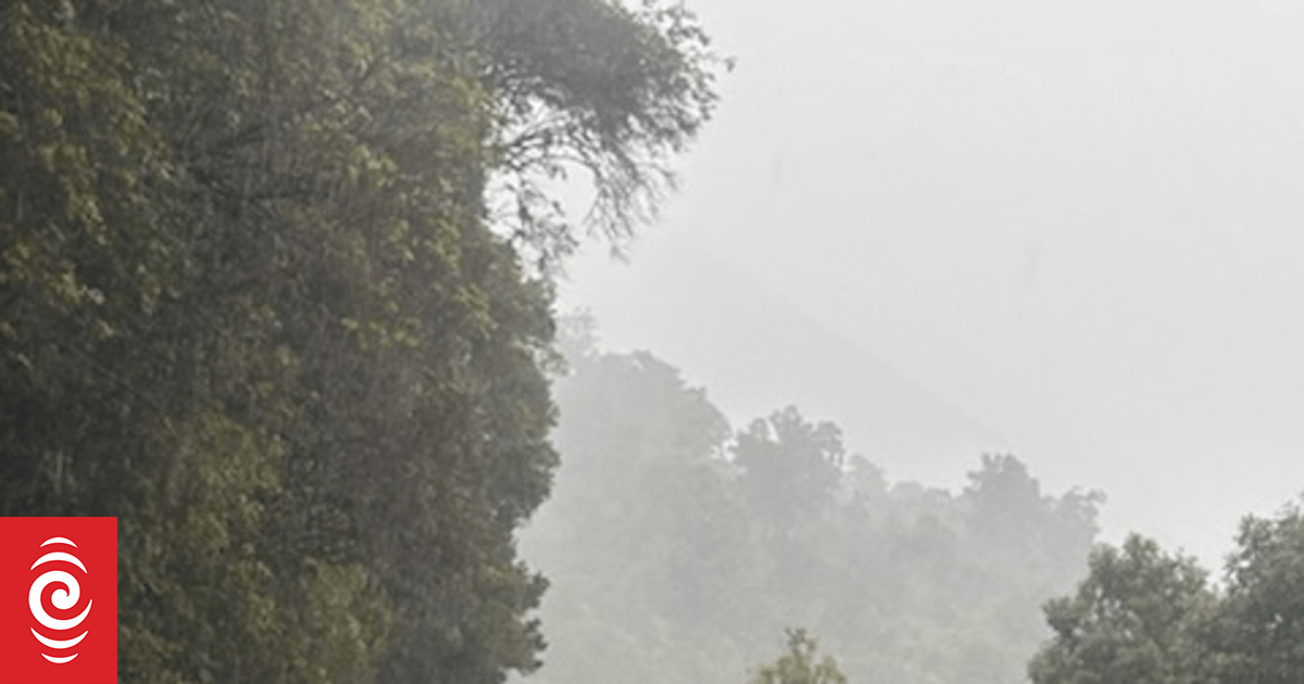 Canterbury's red wind warning lifted, Wellington power restored