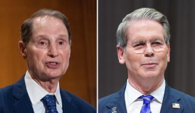 Sen. Wyden pushes Treasury Department release Epstein banking files to finance committee