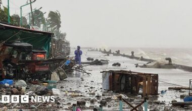 Thousands evacuate in Philippines as storm nears