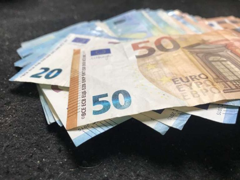 Lieli jaunumi - Lietuvā nolemts iedzīvotājiem izsniegt pensiju uzkrājumus; vai tas notiks arī Latvijā