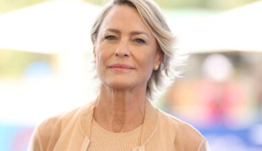 Robin Wright Says Leaving the U.S. for England Has Been 'Liberating': 'America Is a S---show'