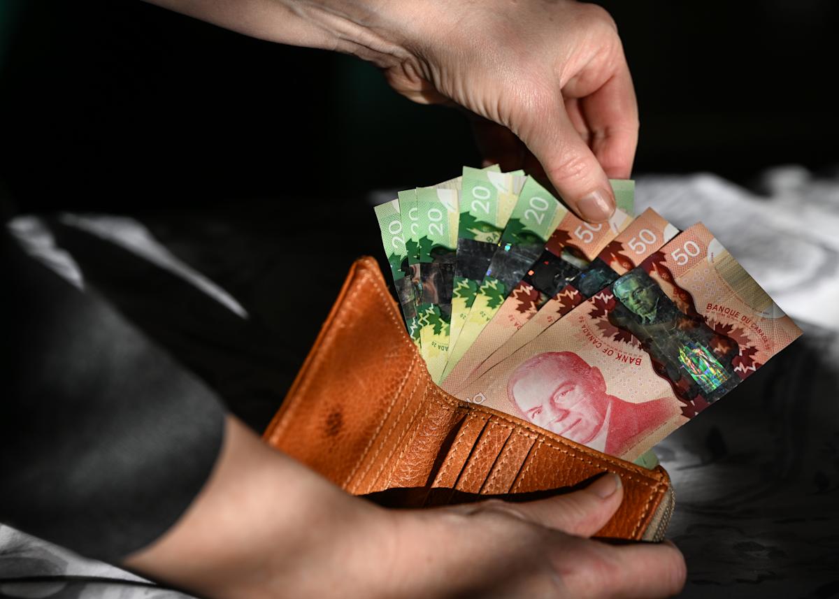 Canadian salary increases projected to slow to 3.1% in 2026 as employers tighten budgets