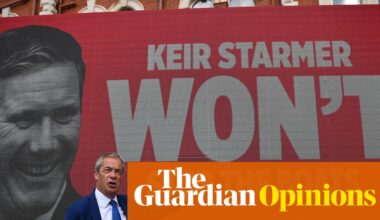 This is a disaster unfolding in plain sight. Each day Keir Starmer is smoothing Nigel Farage’s path to No 10 | Owen Jones