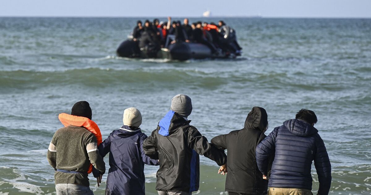 Major update on Starmer and Macron migrant deal ahead of crucial milestone | Politics | News