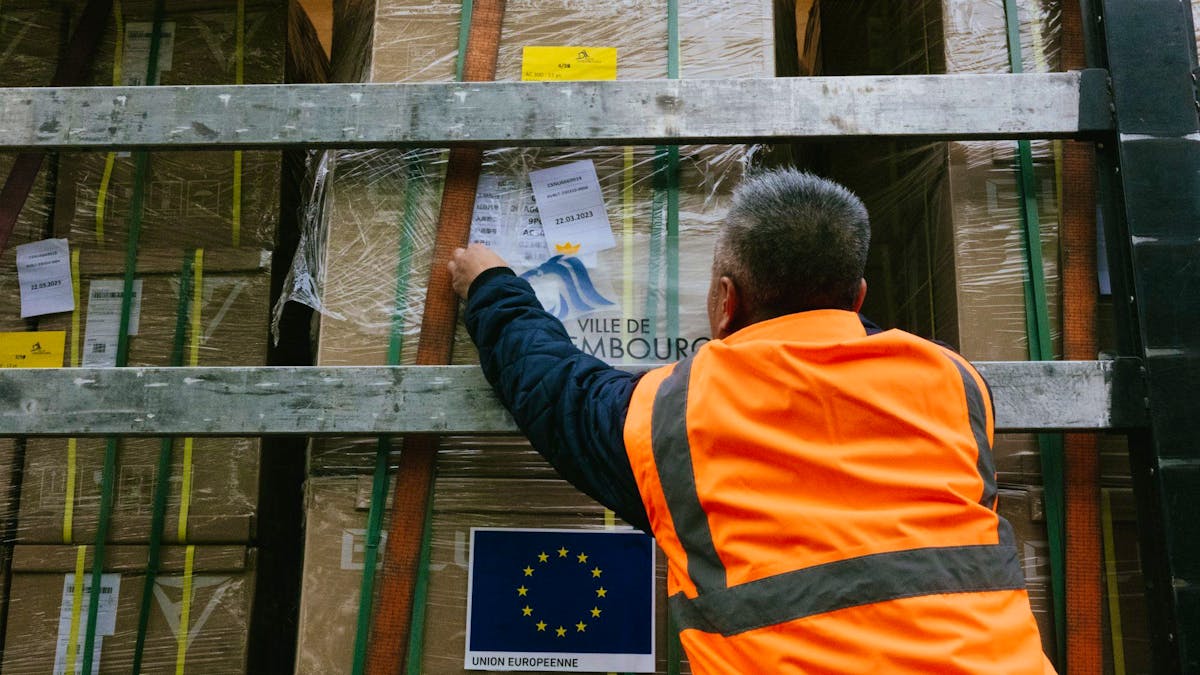 Ukraine-Krieg: Luxemburg-Stadt spendet 400 tragbare Energiekits