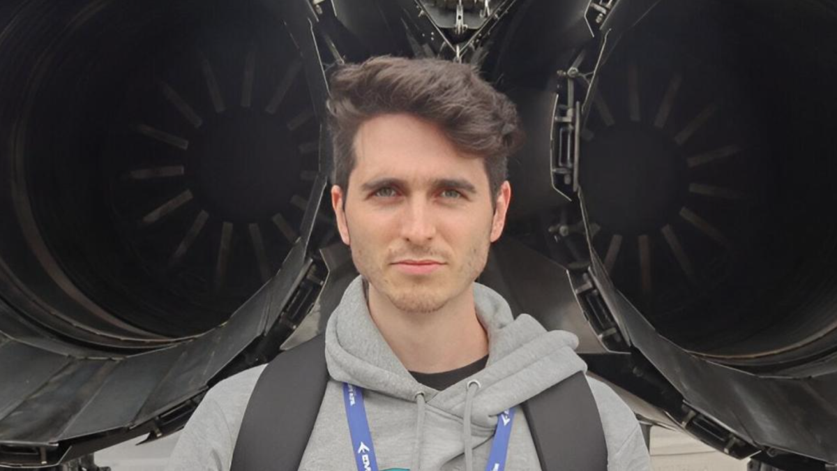 “He hecho los entrenamientos de pilotos del Ejército de Aire de España, nos metieron en una sala en la que quitaron la presión y nos suministraron oxígeno con una máscara”