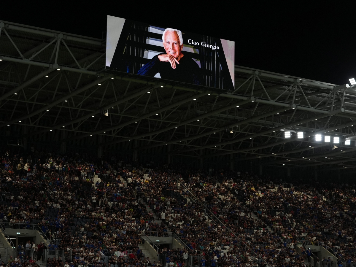 Armani, gli ultimi giorni dello stilista: telefonate, piccoli desideri e martedì l'ultimo sorriso. Poi intorno a lui solo la famiglia