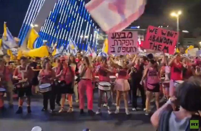 Tel Aviv: Massive demonstrations demanding an end to the war on Gaza and a prisoner exchange deal