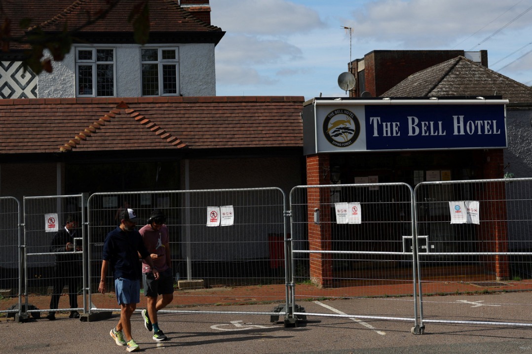 UK to move asylum seekers to barracks