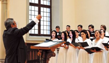 Chinese choirs sing to celebrate diplomatic ties with Switzerland