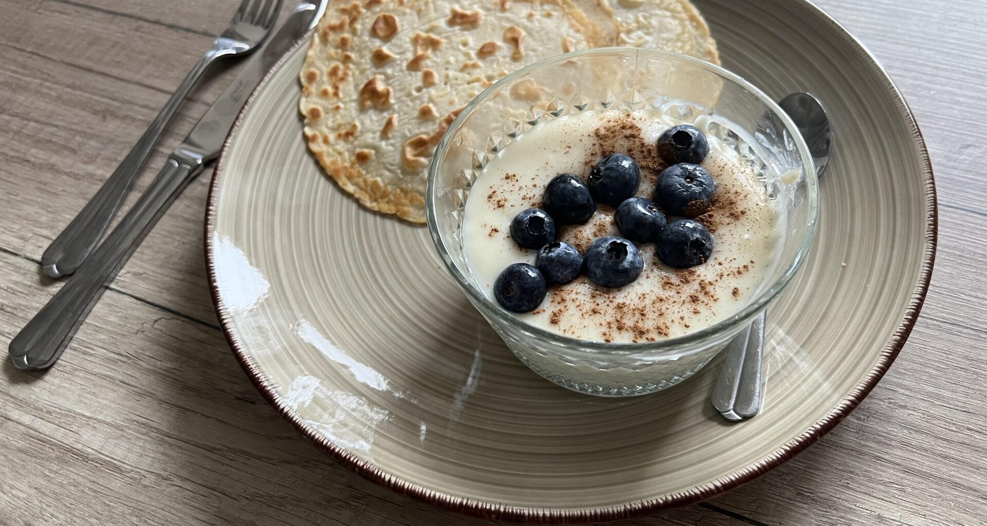 I got inspired by that post and made pancakes with Bakelsgræt