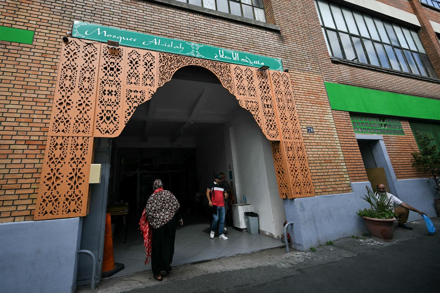 Têtes de cochon devant des mosquées : l’enquête privilégie la piste du renseignement militaire russe