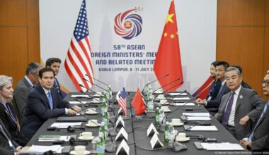 US secretary of state meets Chinese counterpart in Malaysia – DW – 07/11/2025