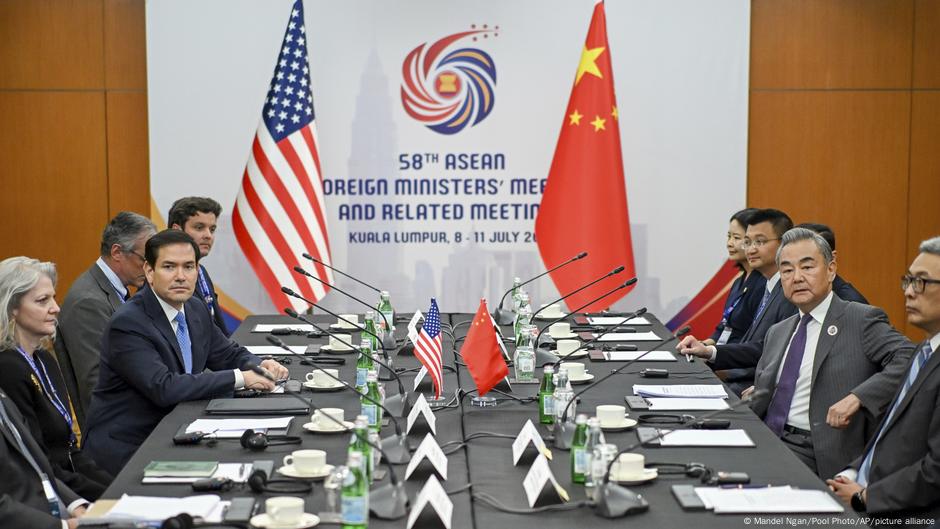 US secretary of state meets Chinese counterpart in Malaysia – DW – 07/11/2025