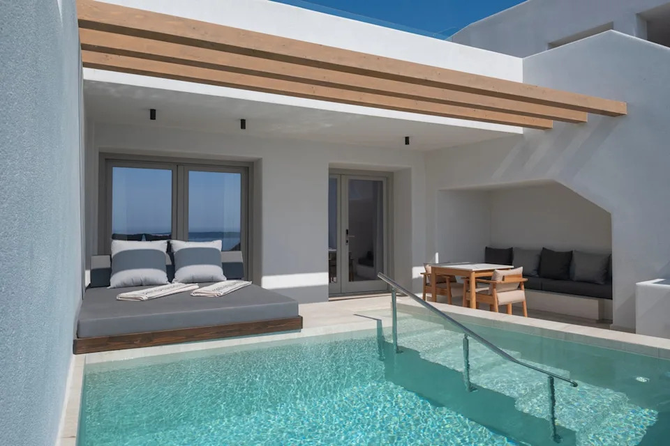 Day beds and outdoor dining areas can be found at Santo Pure’s suites (Santo Collection)
