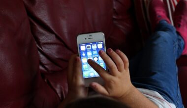 California could be latest state to mandate tobacco-style health labels on social media