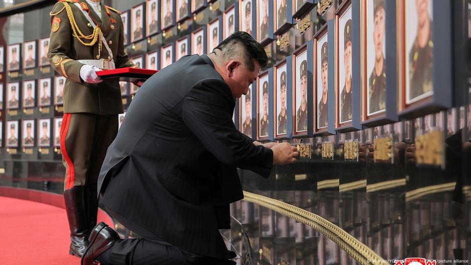 Seoul says 2,000 North Korean troops killed – DW – 09/02/2025