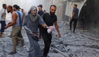 Trump talks of Israel-Gaza deal as IDF strikes refugee camp – DW – 09/27/2025